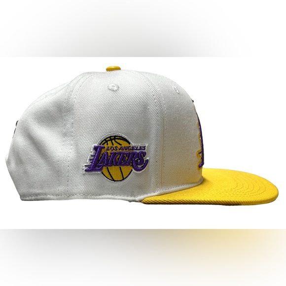 New Los Angeles Lakers Pro Standard 2 Tone Snap Back Hat White/Yellow - Picture 3 of 10